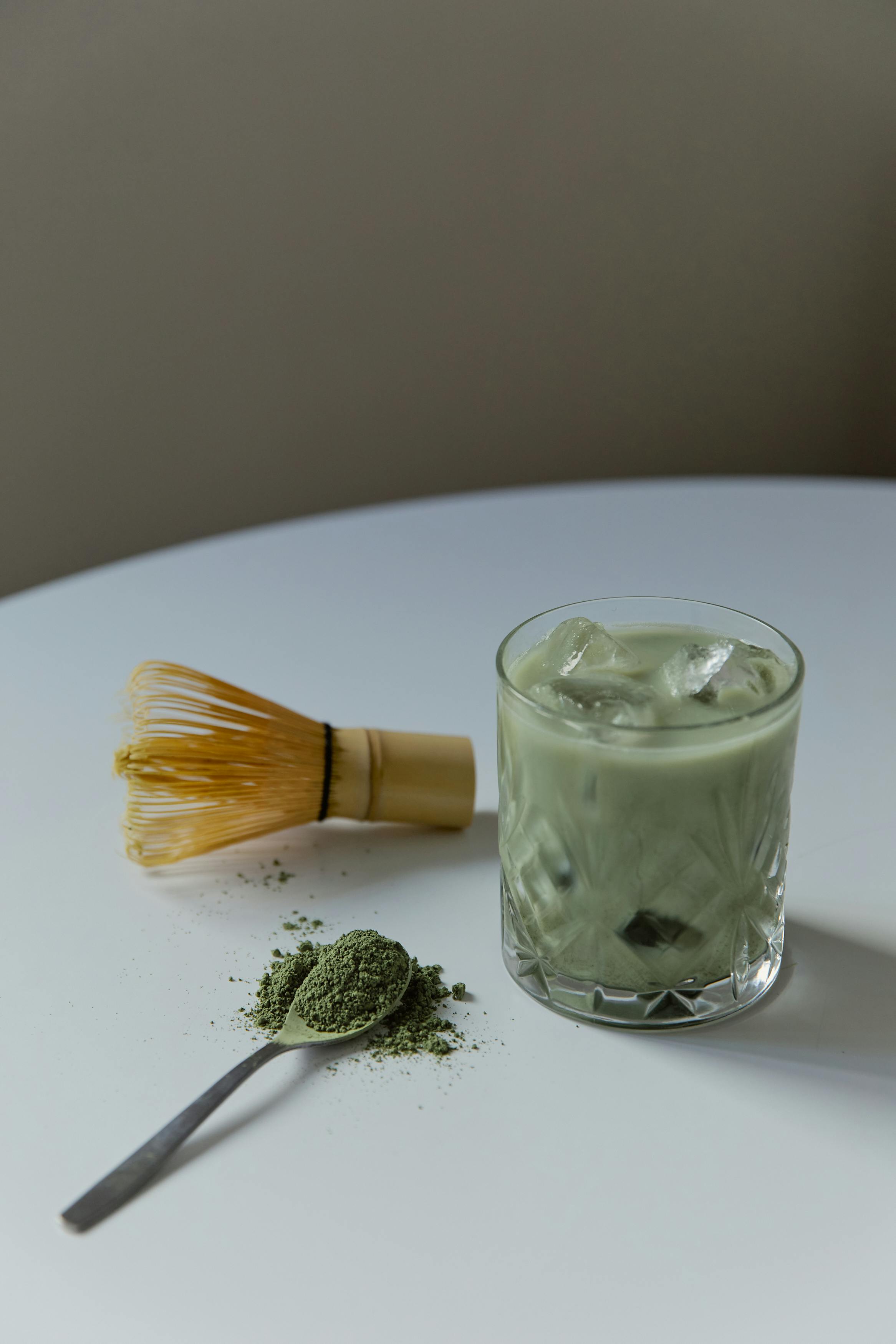 Yaz Günlerinde Ferahlatıcı Etkisi ile Soğuk Matcha Latte Tarifi
