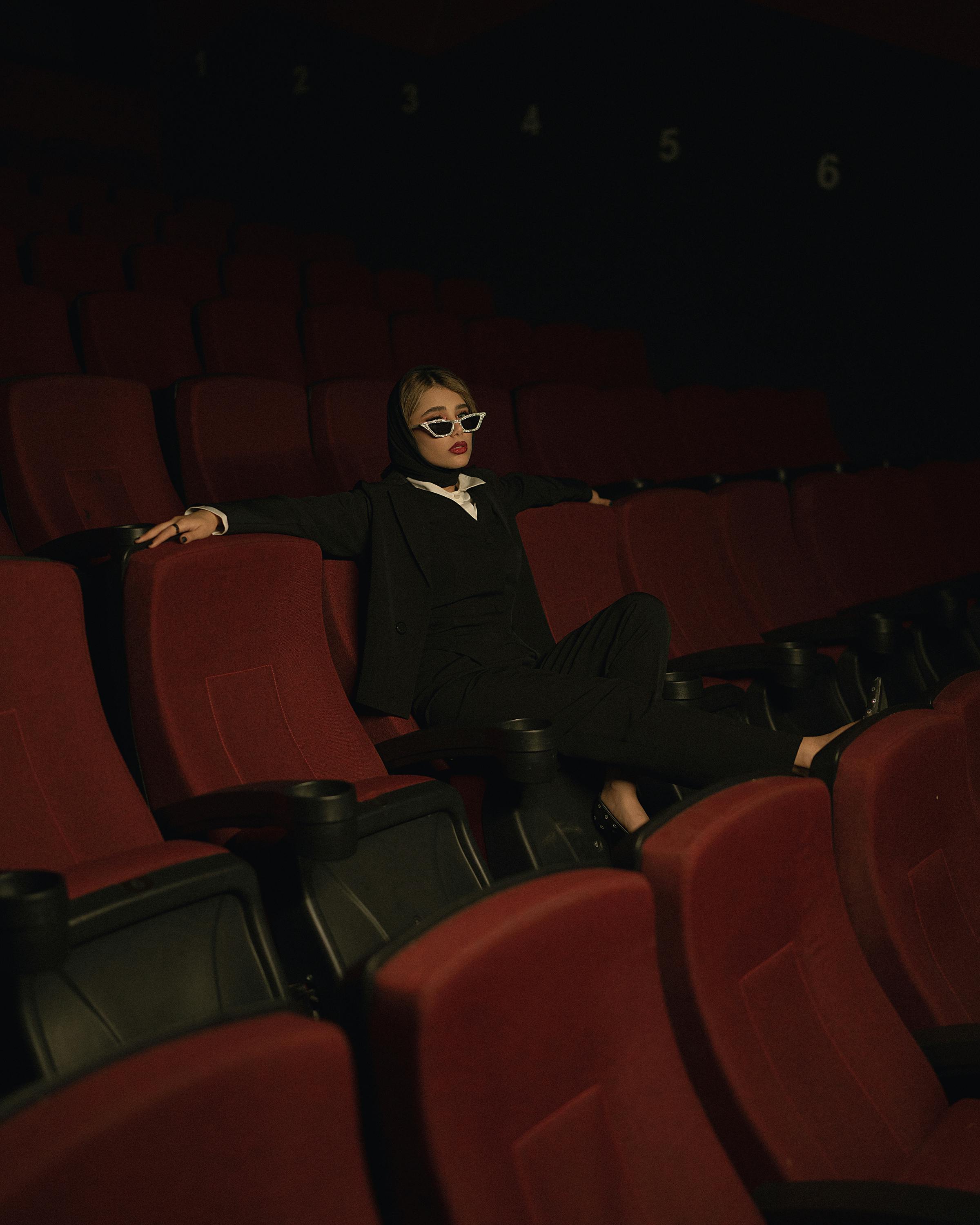 Hollywood'da Moda Alarmı: Şeytan Marka Giyer 2 İçin Geri Sayım